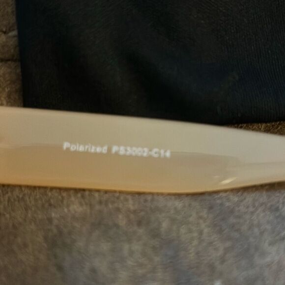 Retro-Vibe Rectangular Polarized Anti-Glare Sunglasses. Pale Salmon Color. - Picture 5 of 7